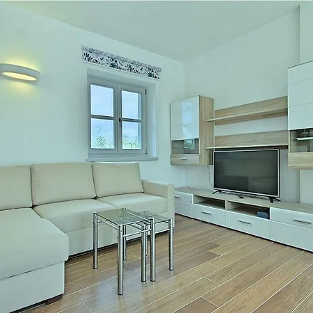 Traumhafte Istrische Steinvilla Mit Privatpool, Hydromassageecke, Aussendusche, Bbq Holiday home Sveti Lovrec Pazenaticki