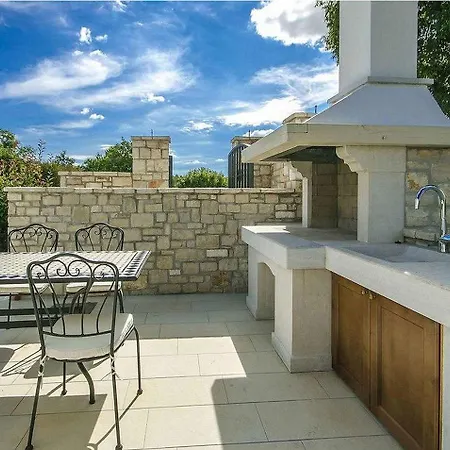 Holiday home Traumhafte Istrische Steinvilla Mit Privatpool, Hydromassageecke, Aussendusche, Bbq