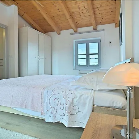 Holiday home Traumhafte Istrische Steinvilla Mit Privatpool, Hydromassageecke, Aussendusche, Bbq *