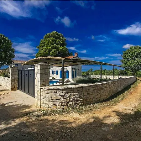 Traumhafte Istrische Steinvilla Mit Privatpool, Hydromassageecke, Aussendusche, Bbq Sveti Lovrec Pazenaticki