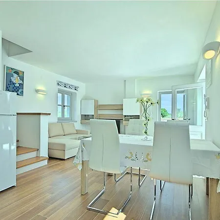 Holiday home Traumhafte Istrische Steinvilla Mit Privatpool, Hydromassageecke, Aussendusche, Bbq