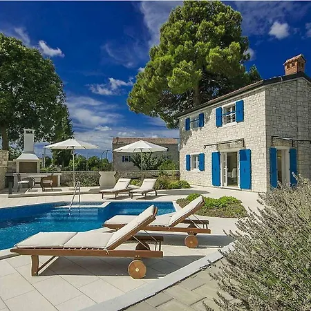 Holiday home Traumhafte Istrische Steinvilla Mit Privatpool, Hydromassageecke, Aussendusche, Bbq *