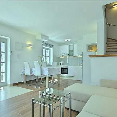 Traumhafte Istrische Steinvilla Mit Privatpool, Hydromassageecke, Aussendusche, Bbq Holiday home Sveti Lovrec Pazenaticki
