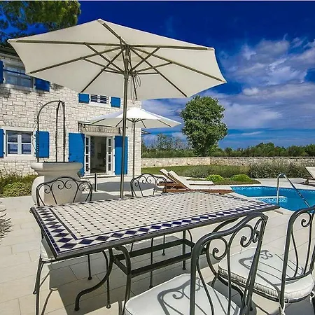 Holiday home Traumhafte Istrische Steinvilla Mit Privatpool, Hydromassageecke, Aussendusche, Bbq